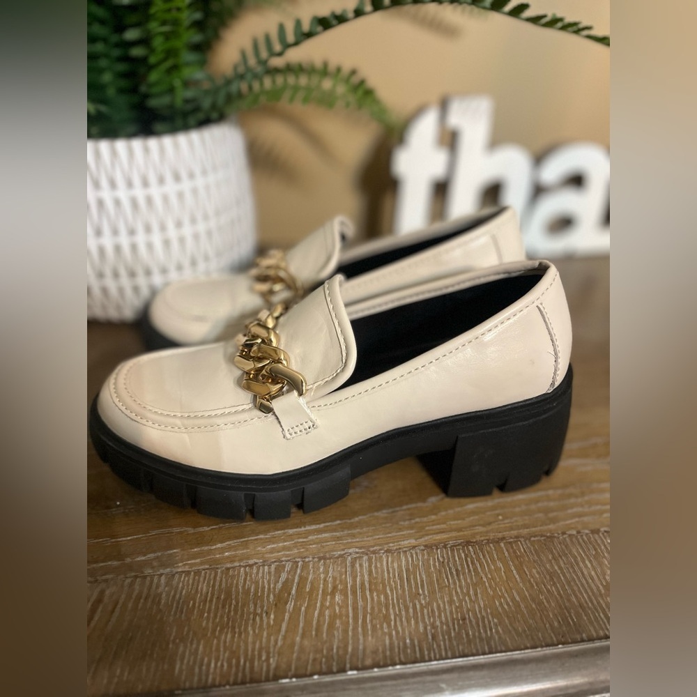 Madden Girl Hoxton Chunky‎ Lug Sole Loafers Almond 7.5 Gold Chain Detail Y2K - Picture 8 of 16
